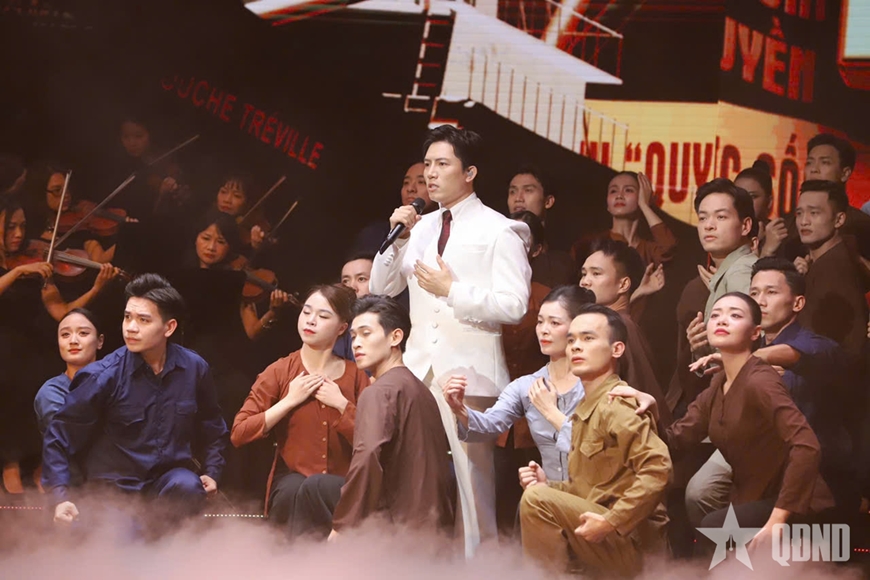 Hùng tráng chương trình “Mãi mãi niềm tin theo Đảng”