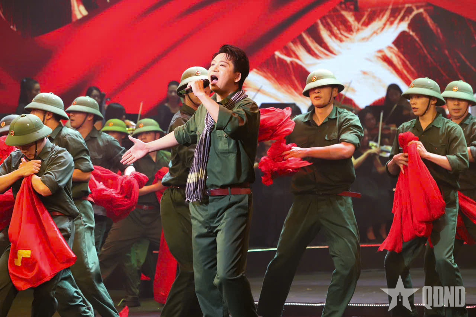 Hùng tráng chương trình “Mãi mãi niềm tin theo Đảng”