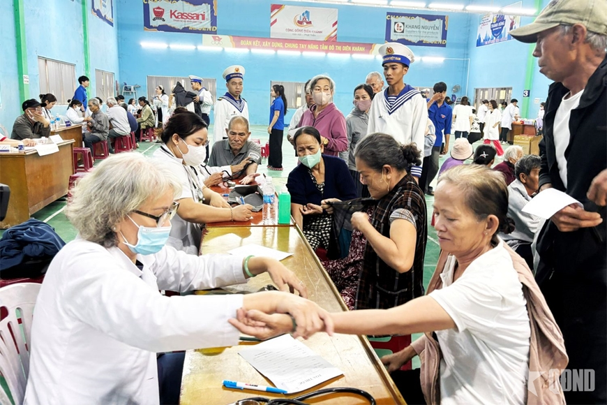 Lữ đoàn 162 (Vùng 4 Hải quân) phối hợp vận động 200 triệu đồng hoạt động tình nguyện 