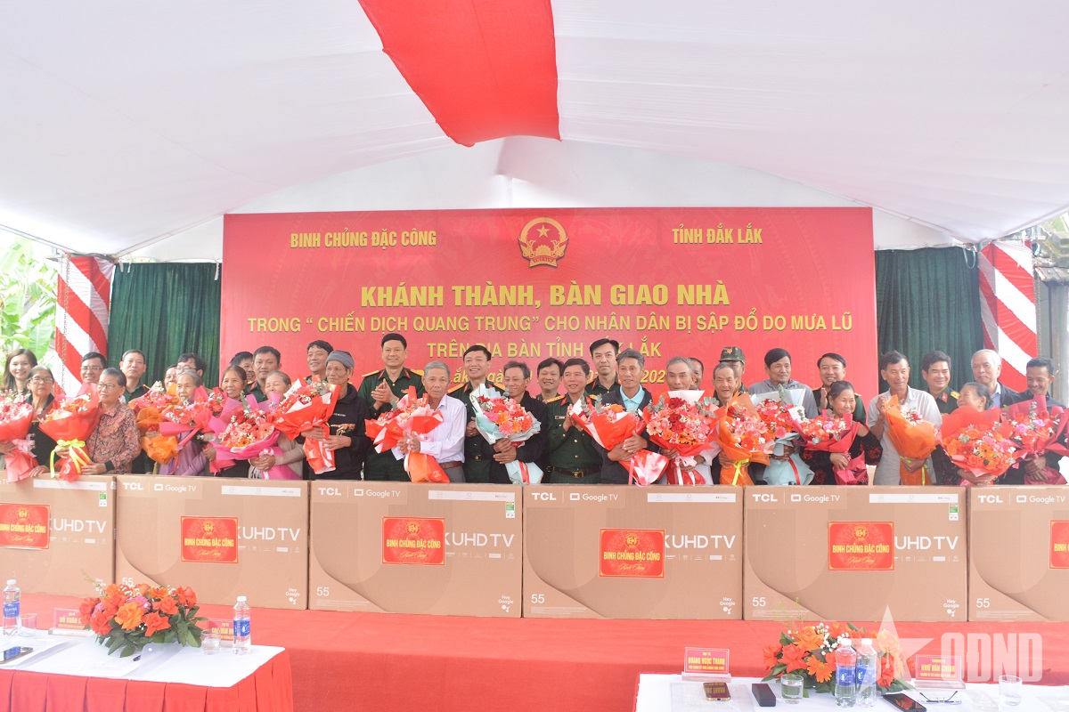 Niềm vui bên ngôi nhà tránh lũ