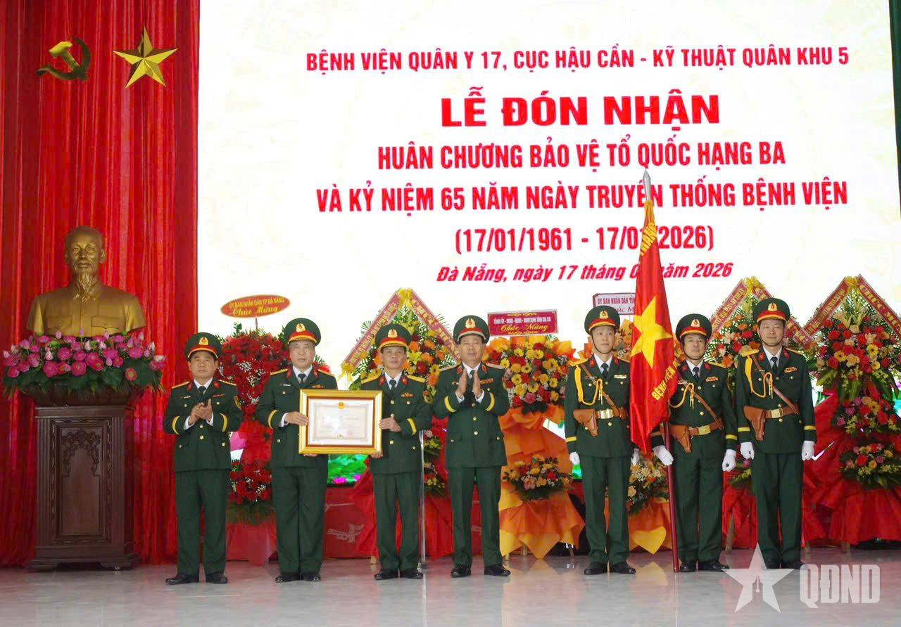 Bệnh viện Quân y 17 đón nhận Huân chương Bảo vệ Tổ quốc hạng Ba