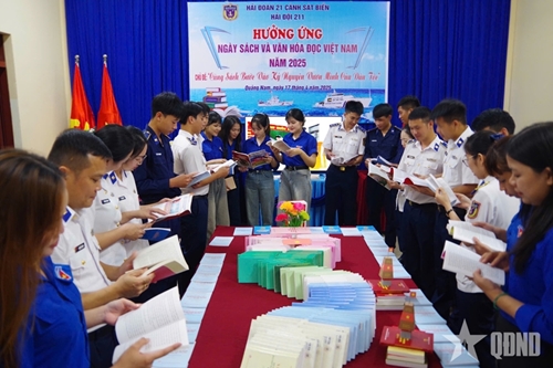 Hải đội 211: Nâng cao bản lĩnh chính trị cho cán bộ, chiến sĩ