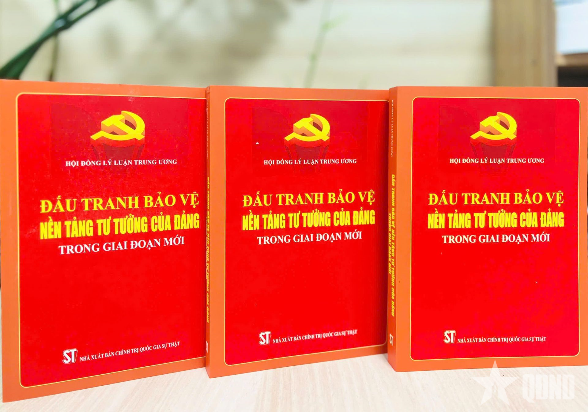Xuất bản sách “Đấu tranh bảo vệ nền tảng tư tưởng của Đảng trong giai đoạn mới”