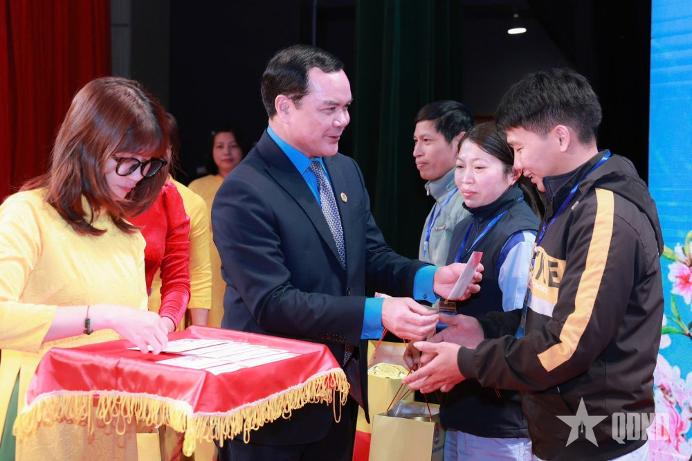 Xây dựng giai cấp công nhân Việt Nam hiện đại, lớn mạnh trong kỷ nguyên phát triển mới