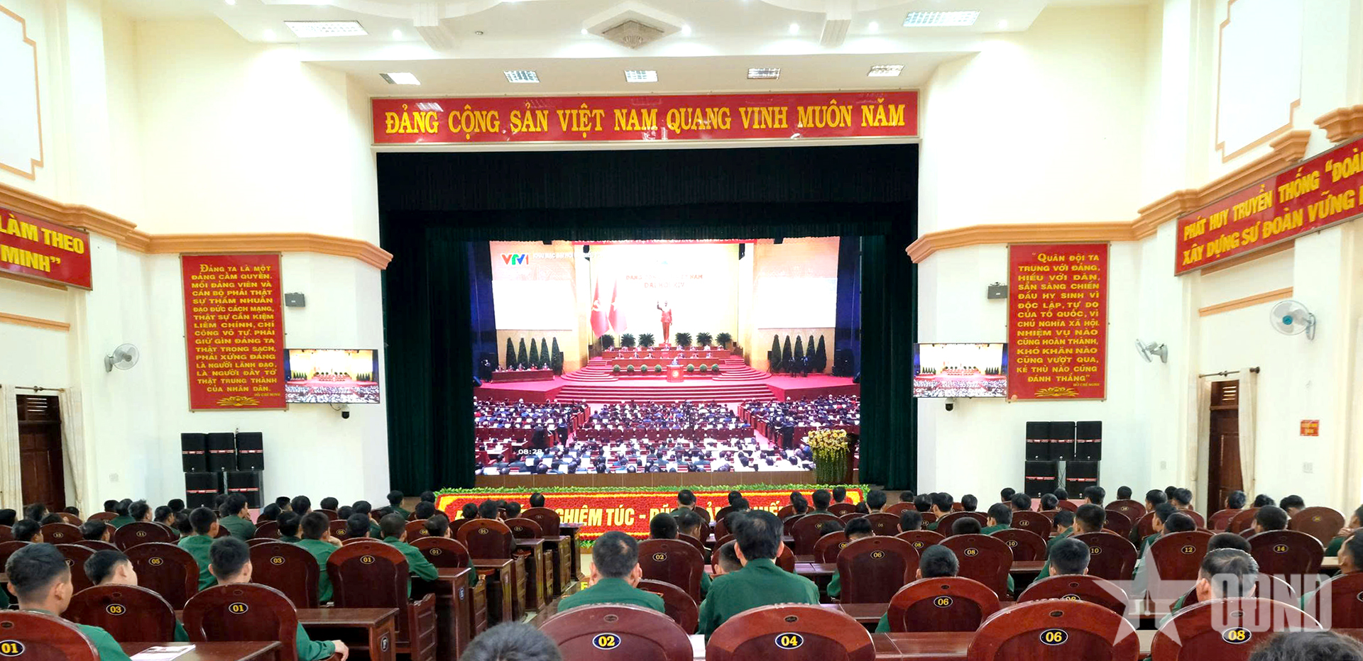 Phấn khởi, tự hào, tin tưởng vào sự lãnh đạo của Đảng Cộng sản Việt Nam