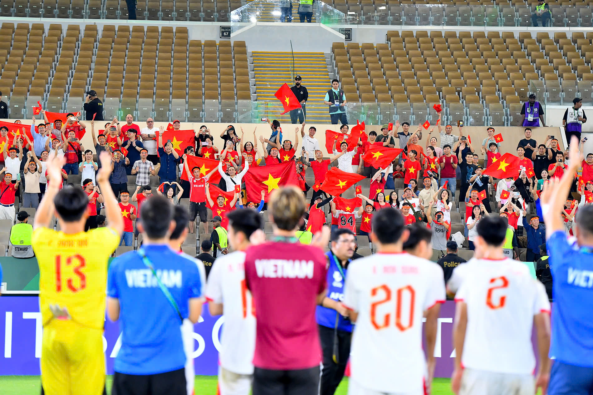 Cổ động viên sẵn sàng 