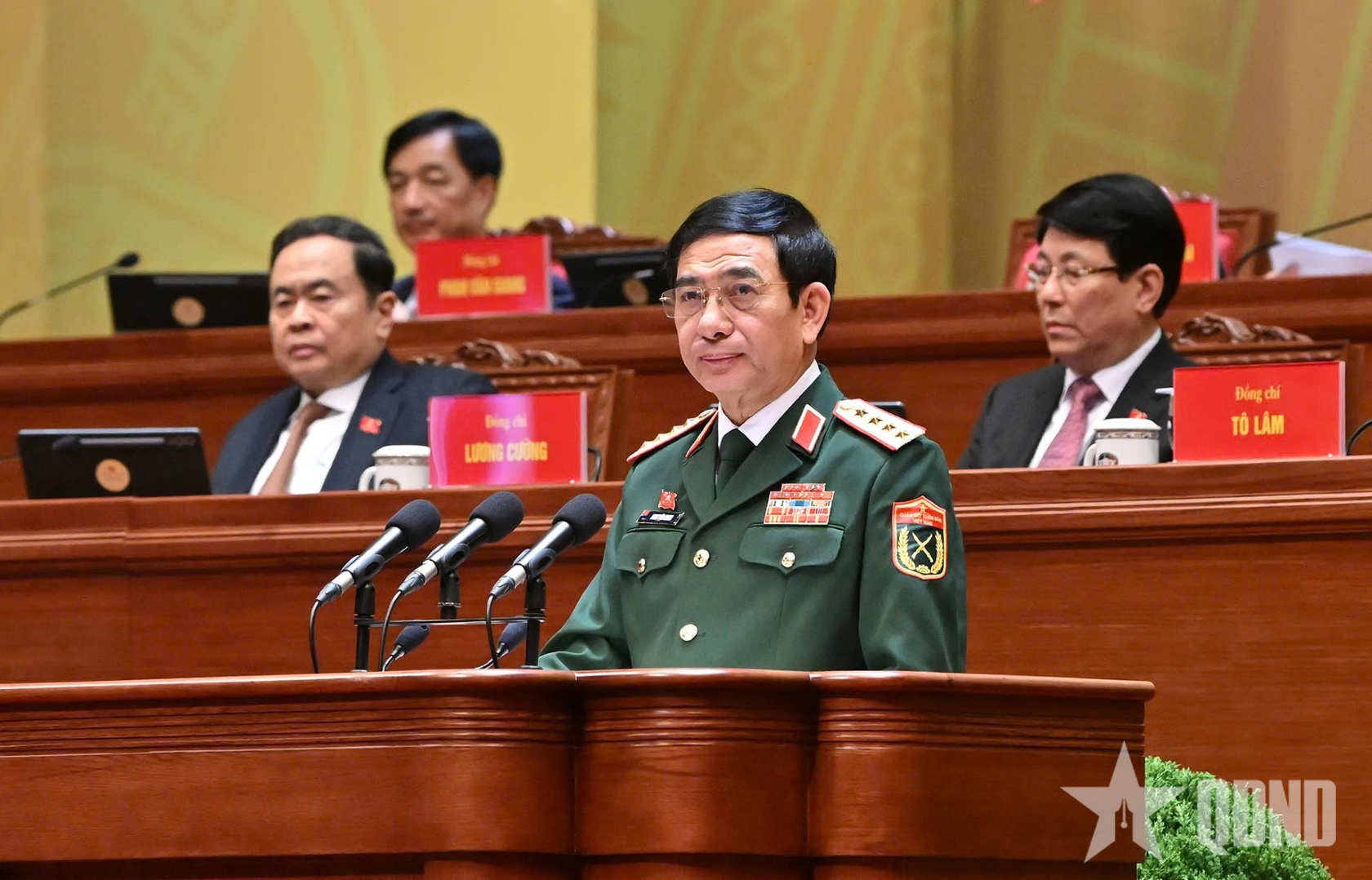 Xây dựng Quân đội nhân dân cách mạng, chính quy, tinh nhuệ, hiện đại