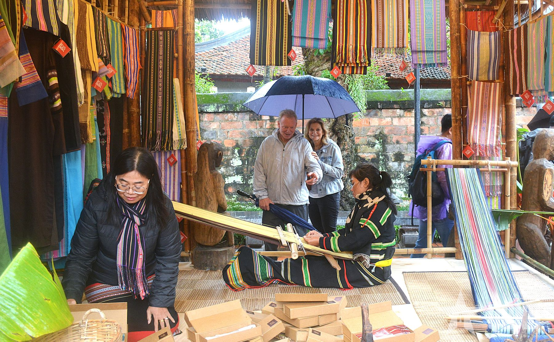 Khôi phục nghề dệt thổ cẩm của người M'nông