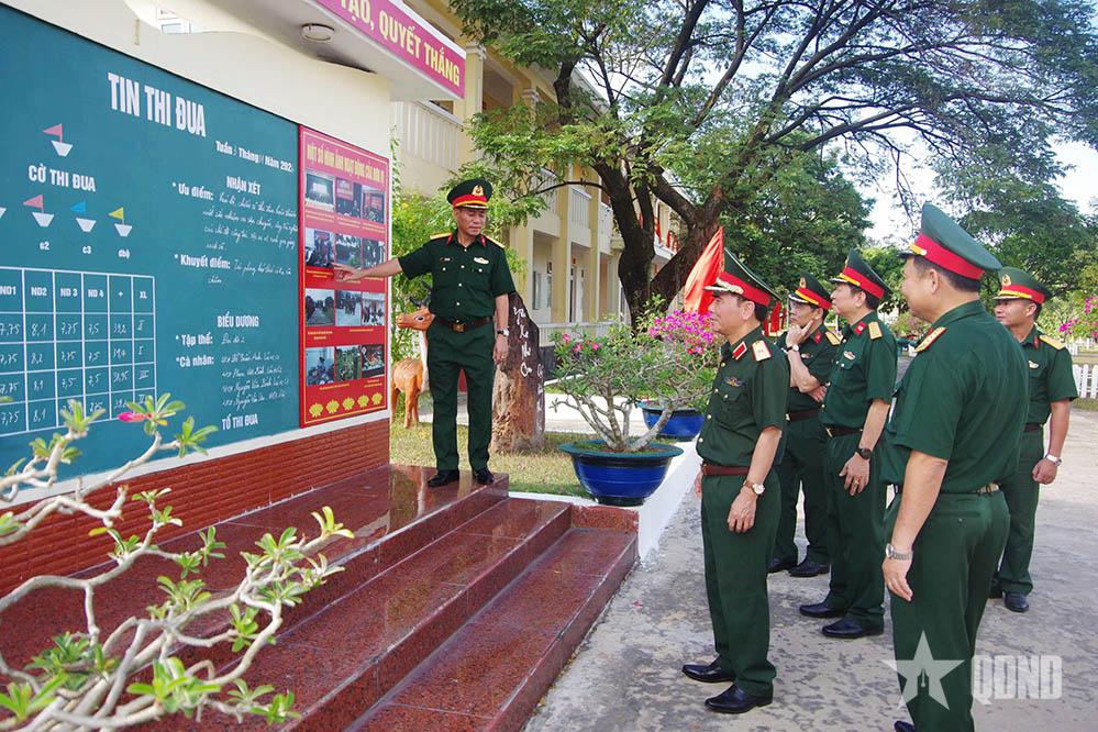 Đoàn công tác Tổng cục Hậu cần - Kỹ thuật kiểm tra Lữ đoàn 972