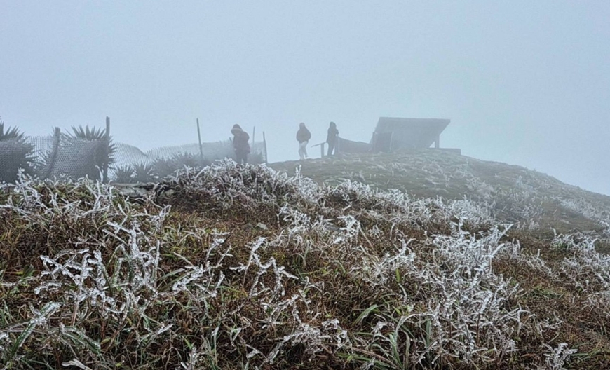 Miền Bắc r&eacute;t nhất từ đầu m&ugrave;a Đ&ocirc;ng, trời r&eacute;t buốt cả ng&agrave;y