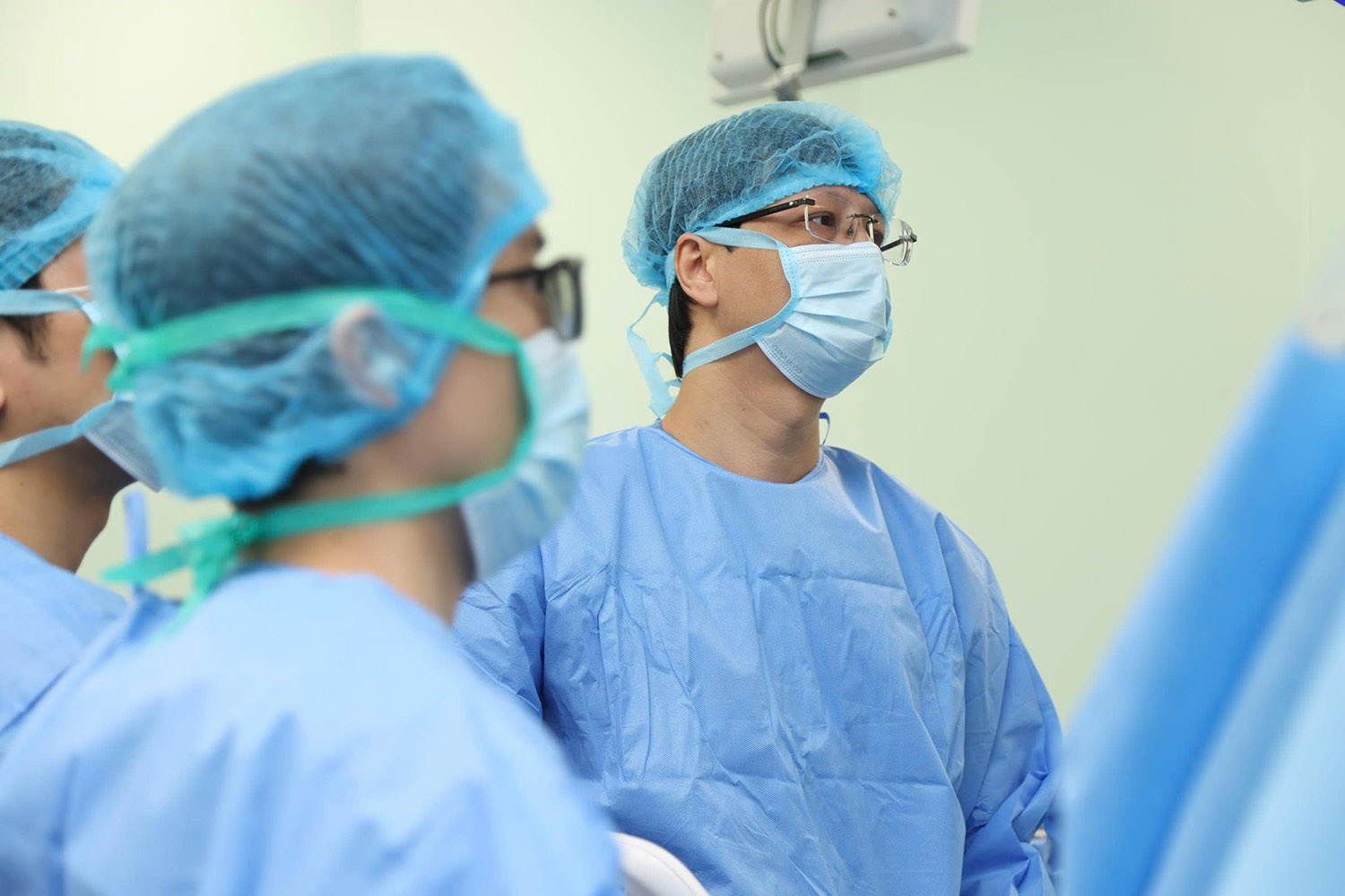 Cô giáo người Mông hiến một phần lá gan cứu chồng ung thư 