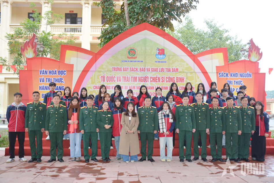 Trưng bày sách, tọa đàm “Tổ quốc và trái tim người chiến sĩ công binh”