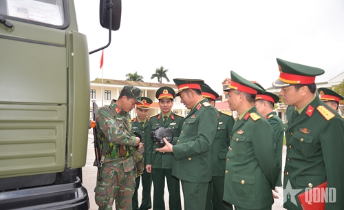 Duy trì nghiêm công tác sẵn sàng chiến đấu, tổ chức cho bộ đội đón Tết vui tươi, an toàn