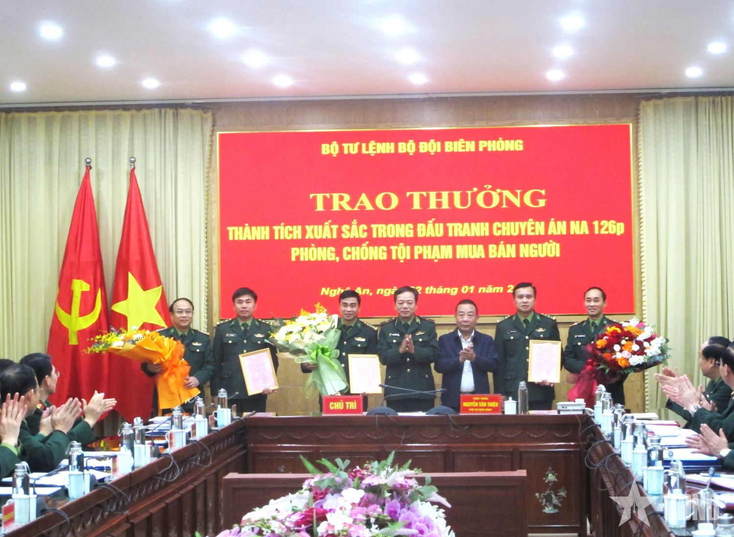 Trao thưởng thành tích xuất sắc cho Bộ đội Biên phòng tỉnh Nghệ An