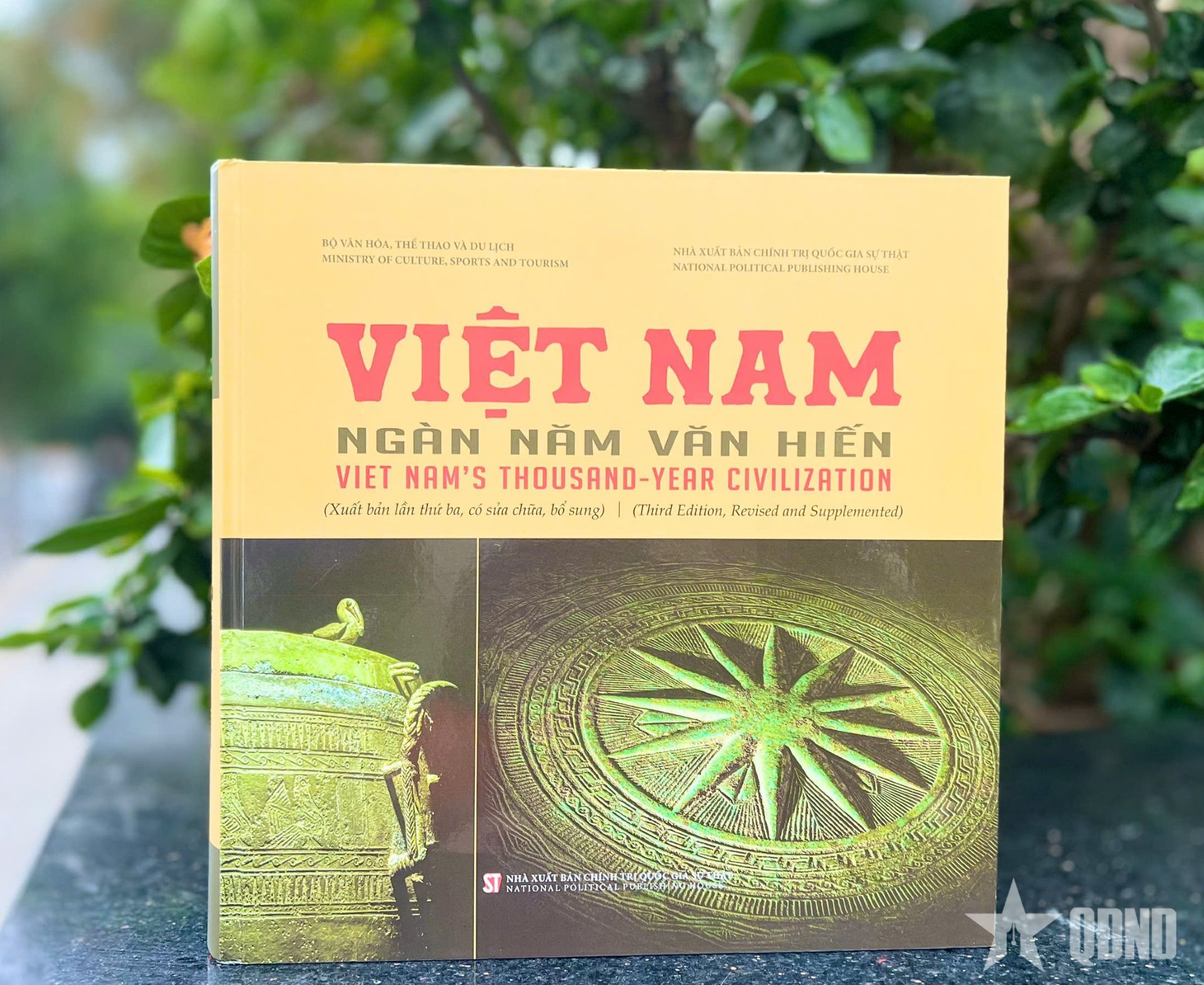 Xuất bản cuốn sách 
