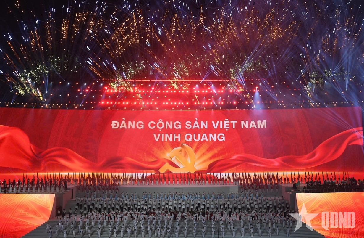 Tổng Bí thư Tô Lâm và các lãnh đạo Đảng, Nhà nước dự Chương trình nghệ thuật đặc biệt “Dưới lá cờ vẻ vang của Đảng”