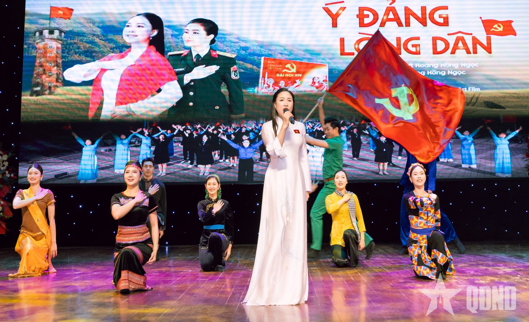 Bản hòa ca “Ý Đảng - Lòng dân” 