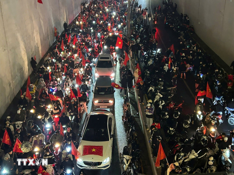 Người dân hân hoan ăn mừng U23 Việt Nam giành huy chương đồng U23 châu Á