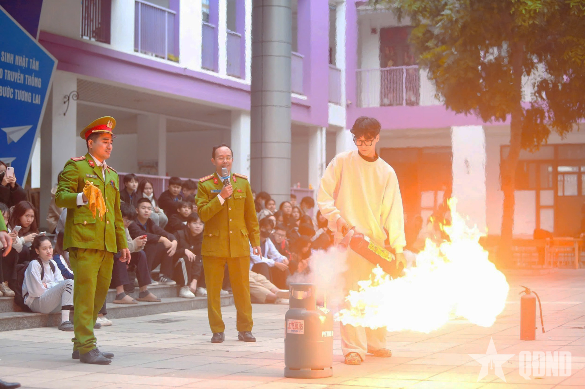 Bồi dưỡng kiến thức giao thông, phòng cháy, chữa cháy cho học sinh 
