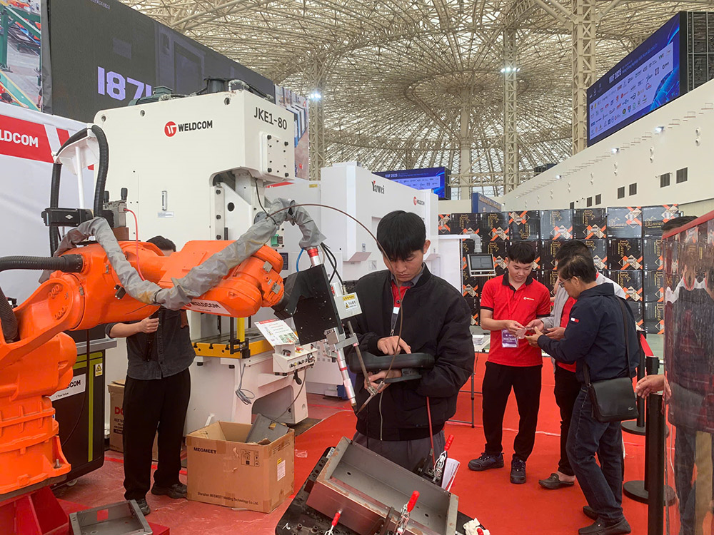 Nhanh chóng đưa nghị quyết vào cuộc sống