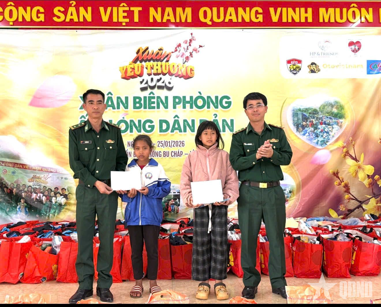 “Xuân Biên phòng ấm lòng dân bản” nơi biên cương Quảng Trực