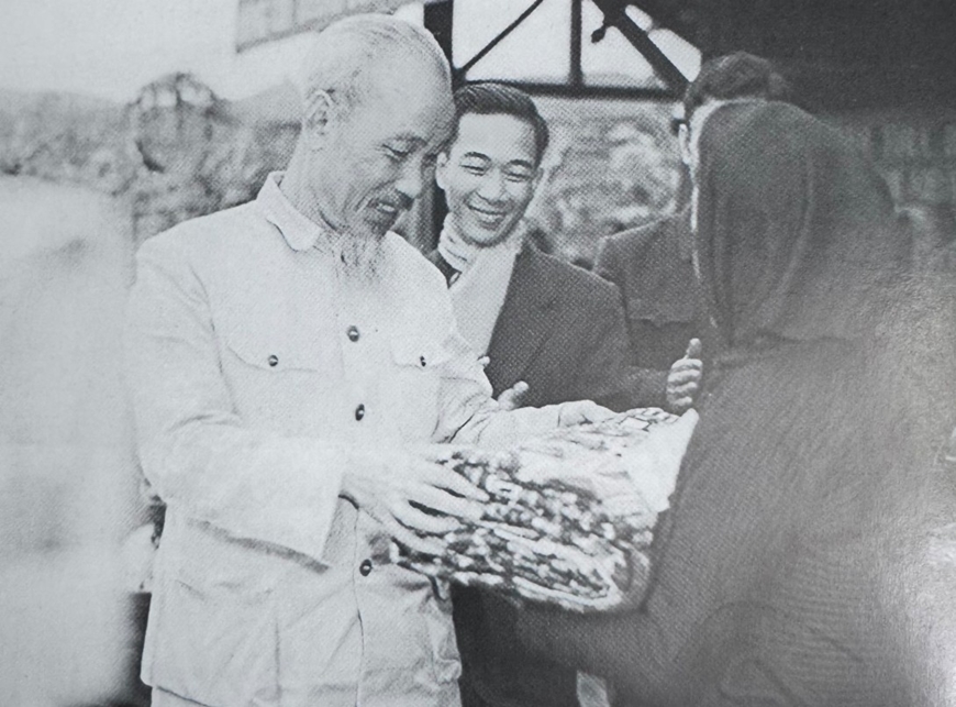 Người về đem tới mùa xuân-Bài 1: Pác Bó in dấu chân Người