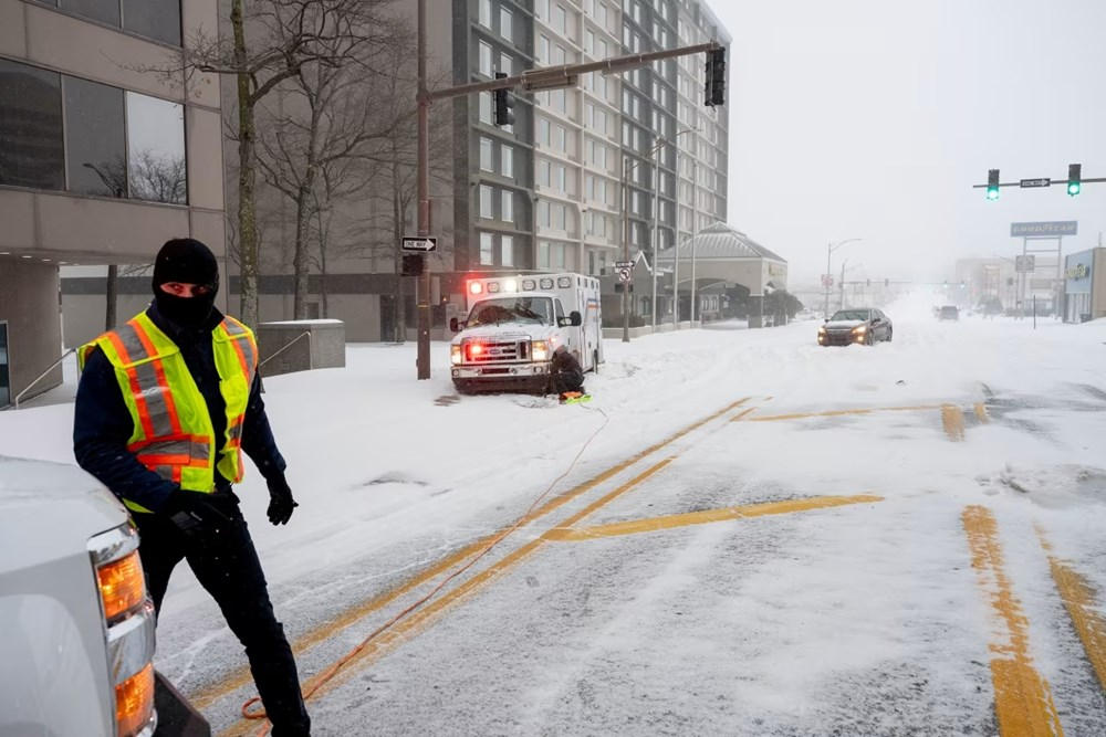 Trận bão tuyết lịch sử ảnh hưởng tới hơn 230 triệu người Mỹ