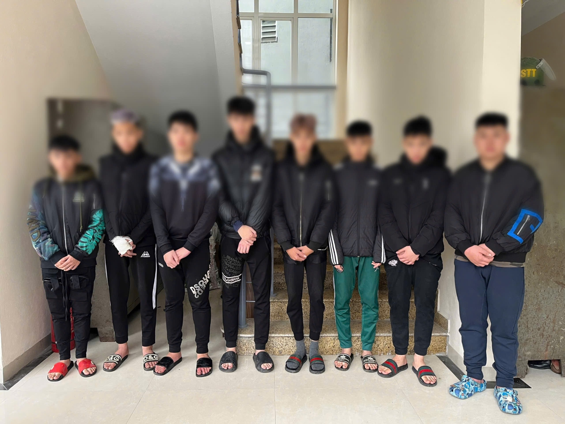 Tạm giữ hình sự 5 đối tượng gây rối khi đi 