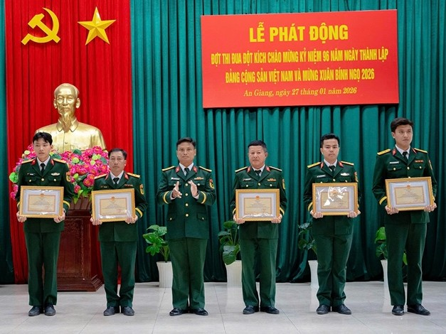 Lữ đoàn Pháo binh 6 (Quân khu 9) mừng Đảng quang vinh, mừng Xuân Bính Ngọ