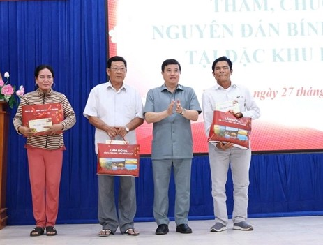 Lãnh đạo tỉnh Lâm Đồng và Quân khu 7 chúc Tết đặc khu Phú Quý