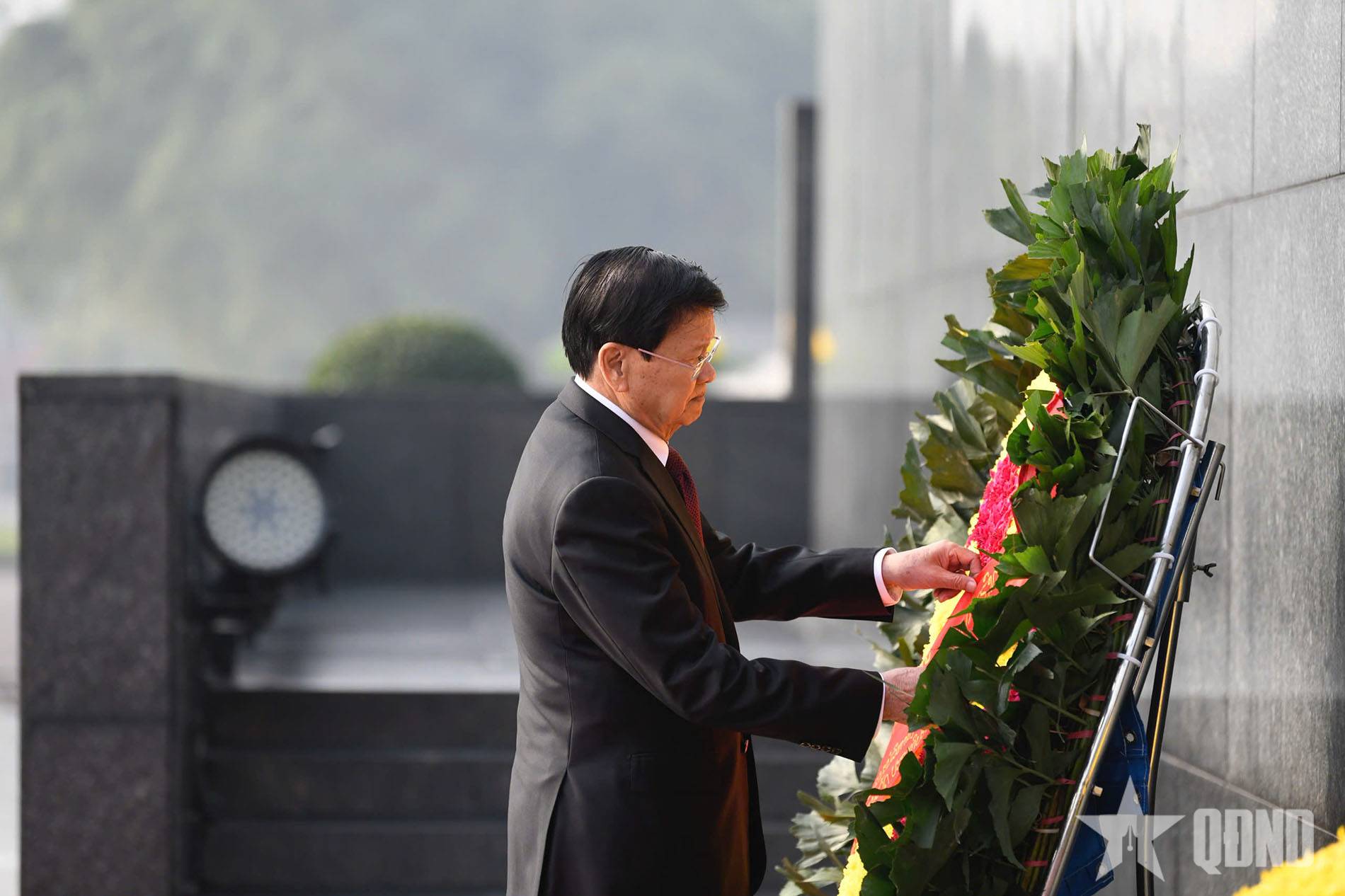 Tổng Bí thư, Chủ tịch nước Lào vào Lăng viếng Chủ tịch Hồ Chí Minh