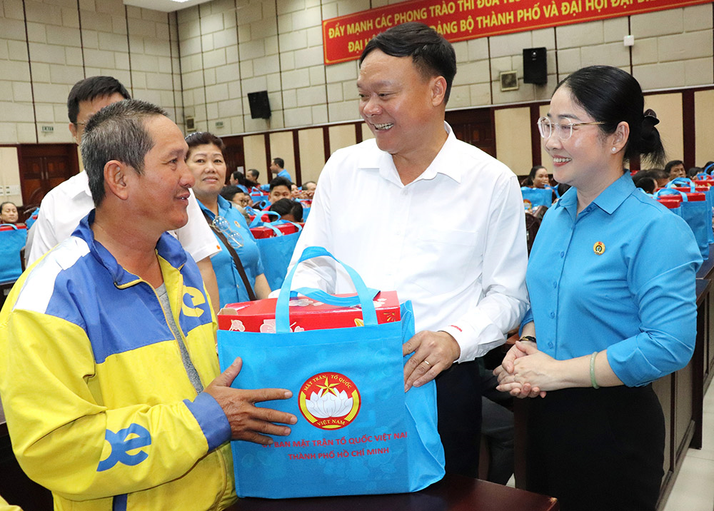 Xuân ấm áp, Tết yêu thương