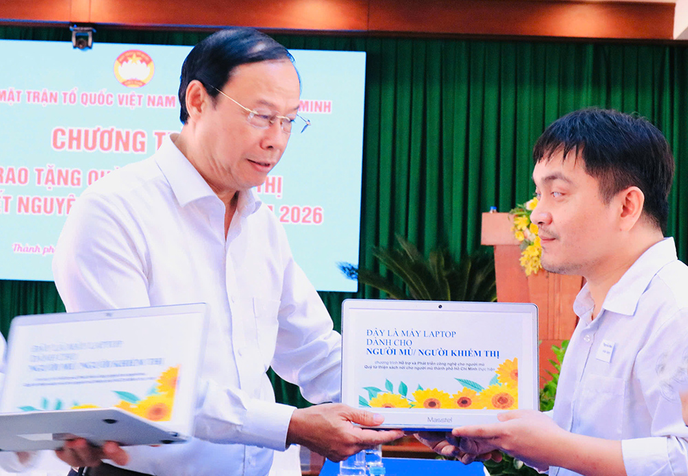 Chăm lo người yếu thế