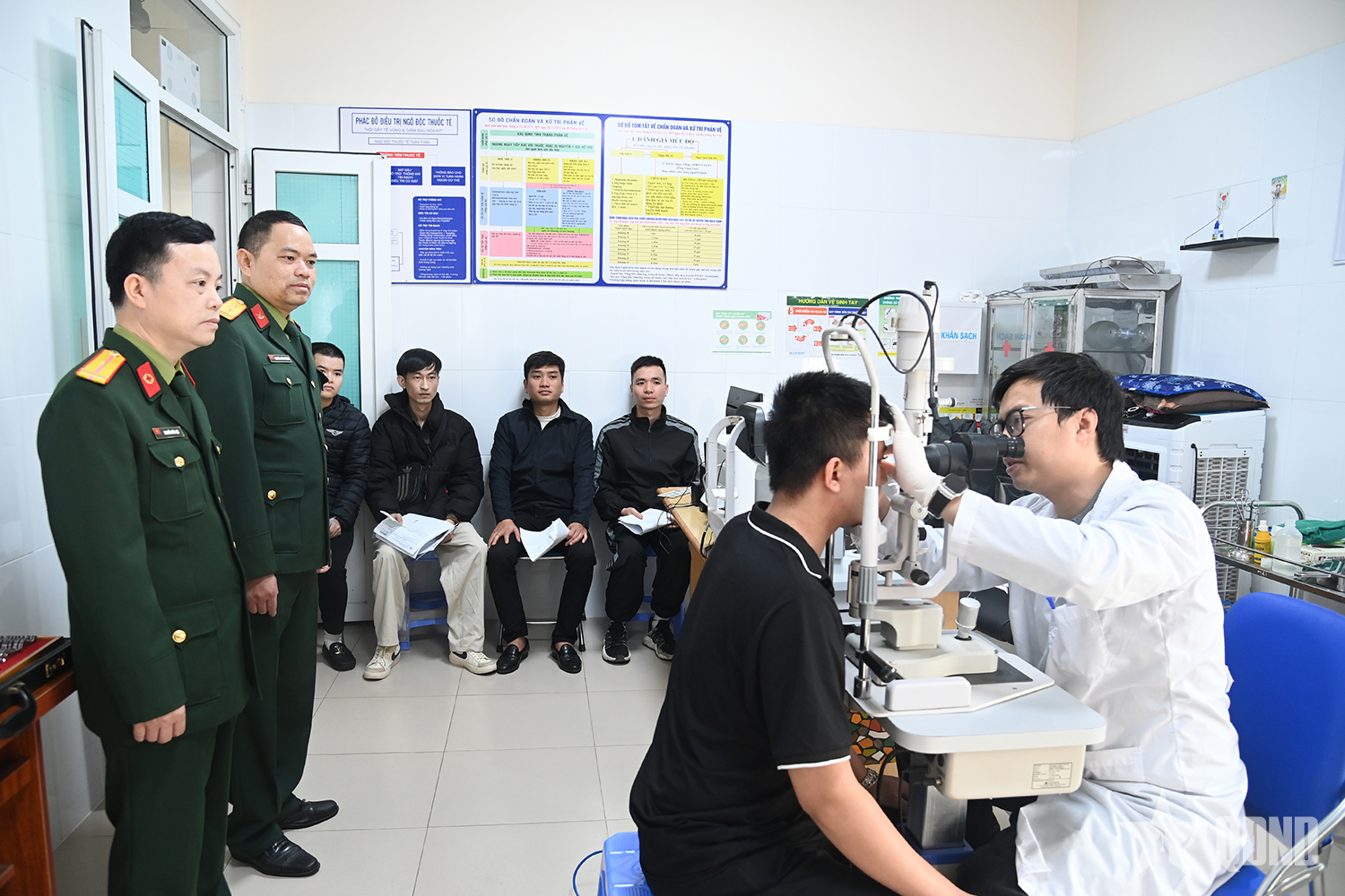 Bộ CHQS tỉnh Quảng Ninh khám sức khỏe công dân tham gia Hải đội dân quân thường trực năm 2026

