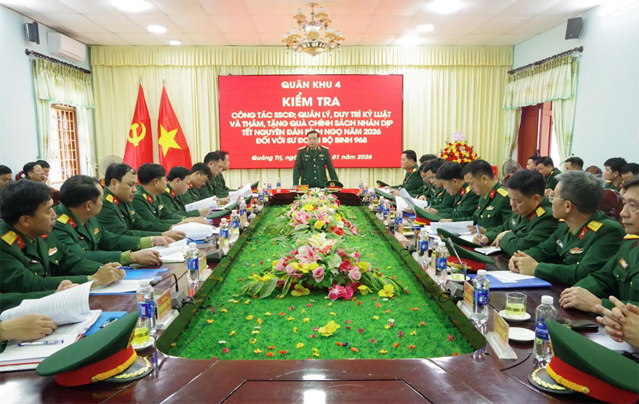 Quân khu 4 kiểm tra công tác sẵn sàng chiến đấu và tặng quà Tết tại Sư đoàn 968