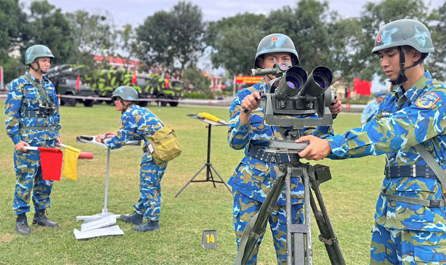 Sư đoàn Phòng không 375 đẩy mạnh ứng dụng khoa học công nghệ trong huấn luyện