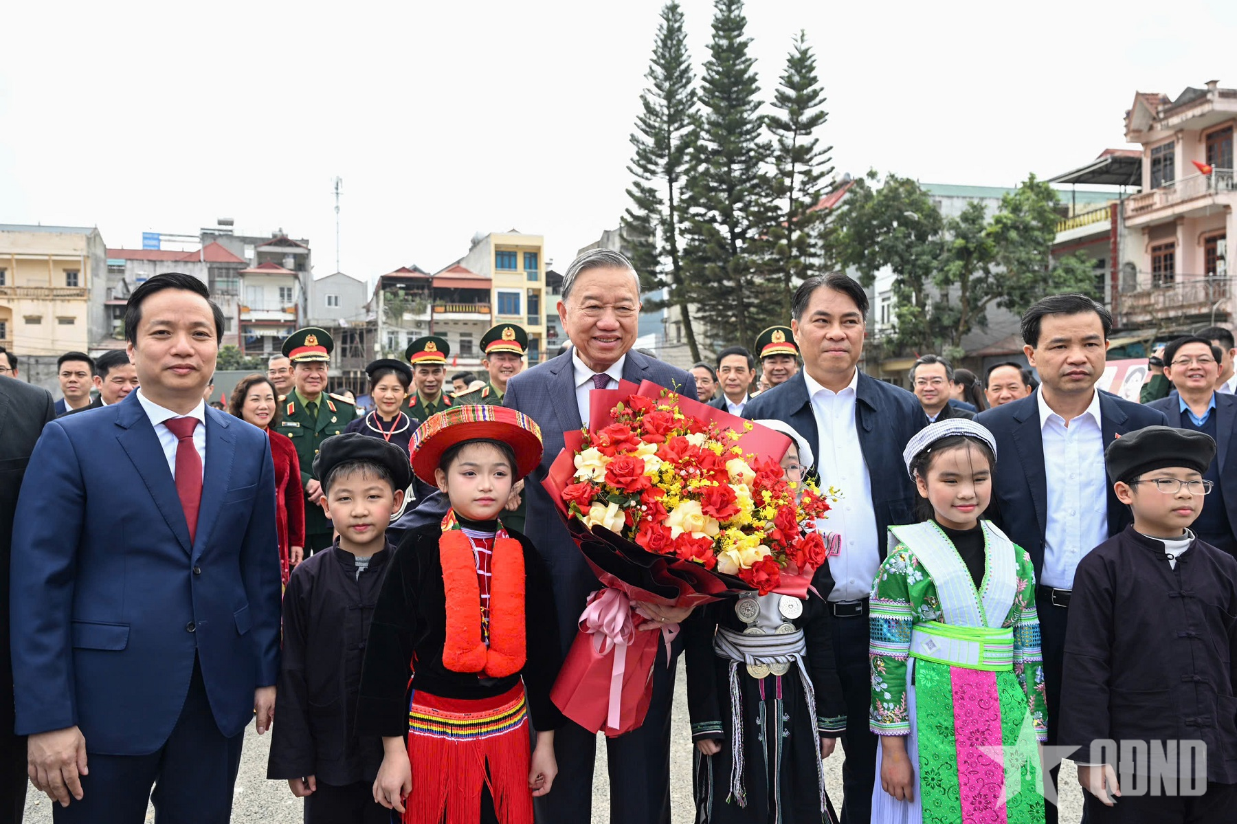 Tổng Bí thư Tô Lâm gặp mặt, nói chuyện với nhân dân các dân tộc tỉnh Cao Bằng