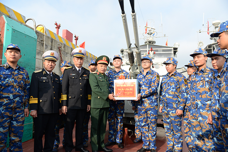 Thượng tướng Lê Quang Minh kiểm tra công tác sẵn sàng chiến đấu trên địa bàn tỉnh Quảng Ninh