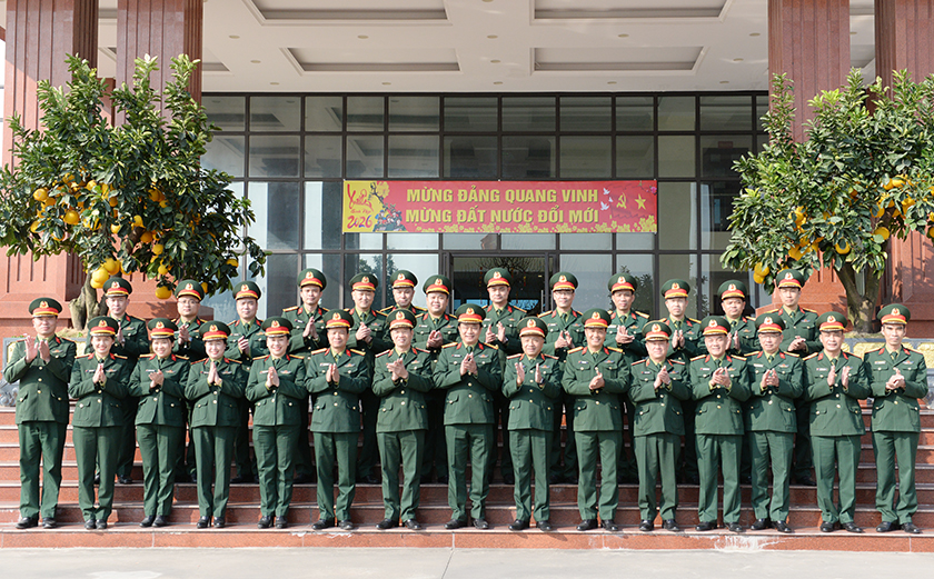 Thượng tướng Lê Quang Minh kiểm tra công tác sẵn sàng chiến đấu ở Bộ CHQS tỉnh Quảng Ninh và Trung đoàn 213, Sư đoàn 363, Quân chủng Phòng không- Không quân