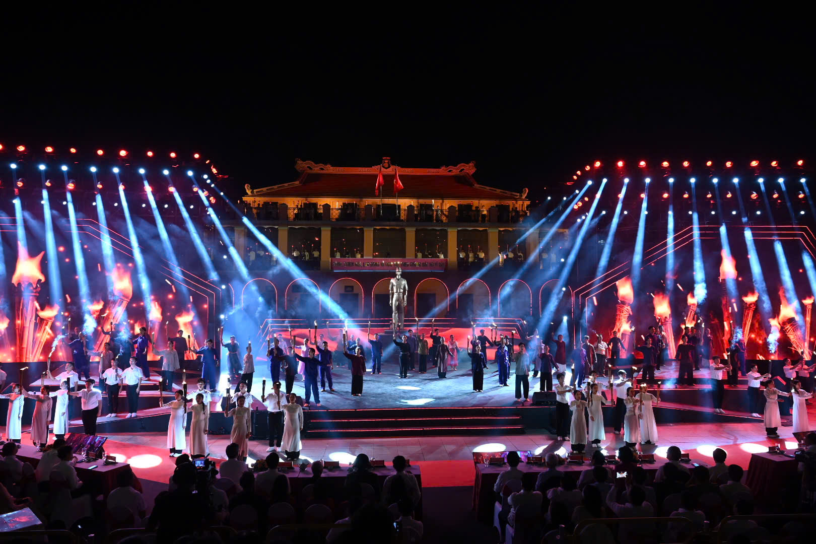 CẬP NHẬT: Chương trình cầu truyền hình kỷ niệm 85 năm Ngày Bác Hồ về nước trực tiếp lãnh đạo cách mạng Việt Nam