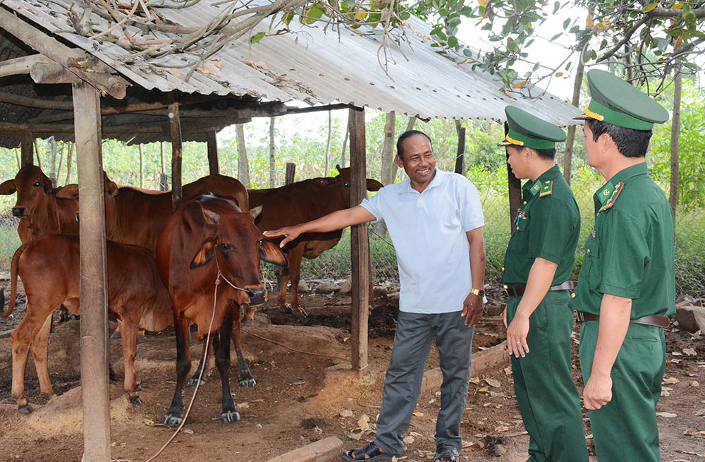 Đồng hành giúp dân phát triển kinh tế