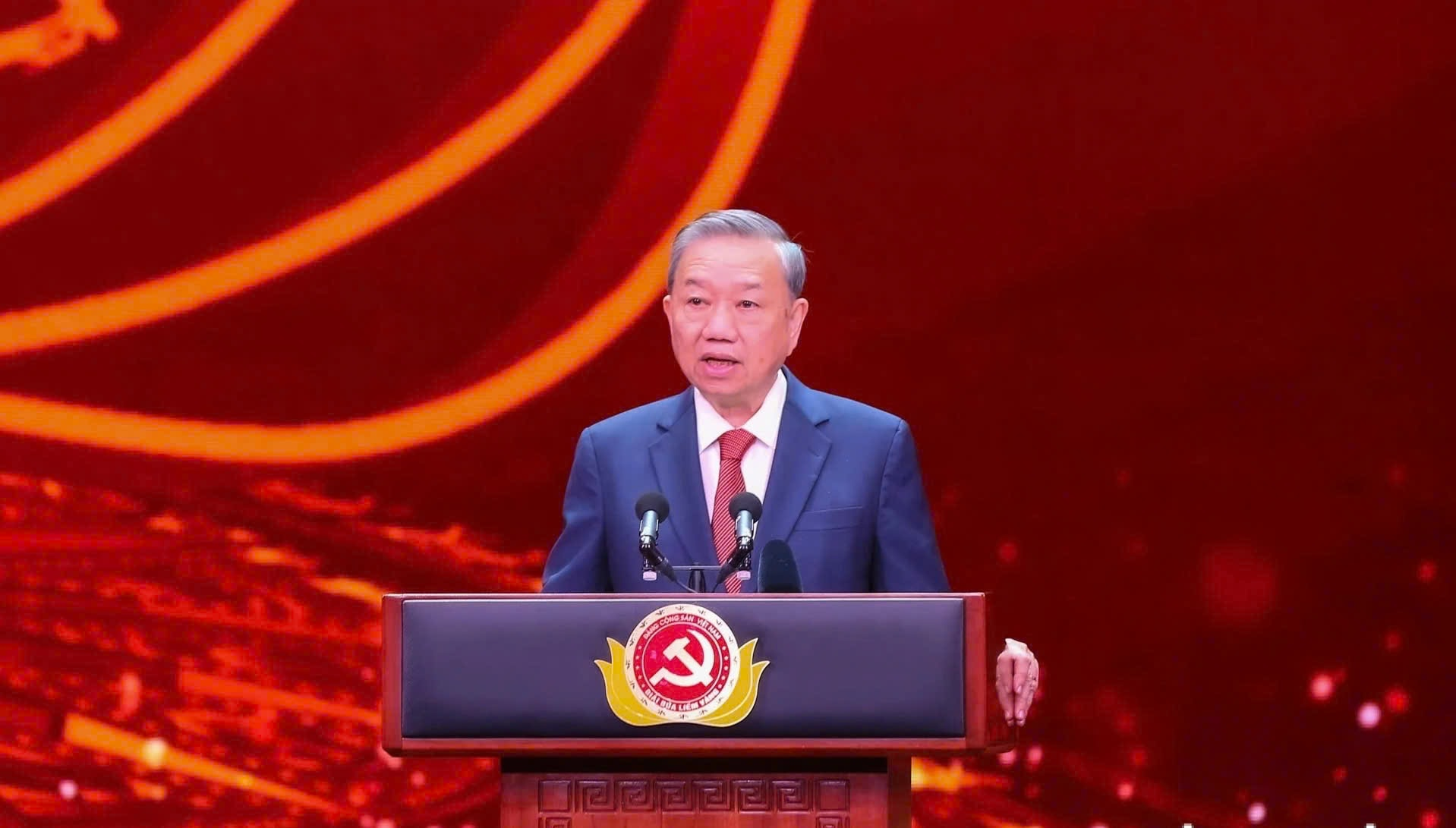 Lễ tuyên dương Bí thư chi bộ xuất sắc và trao Giải Búa liềm vàng lần thứ X năm 2025

