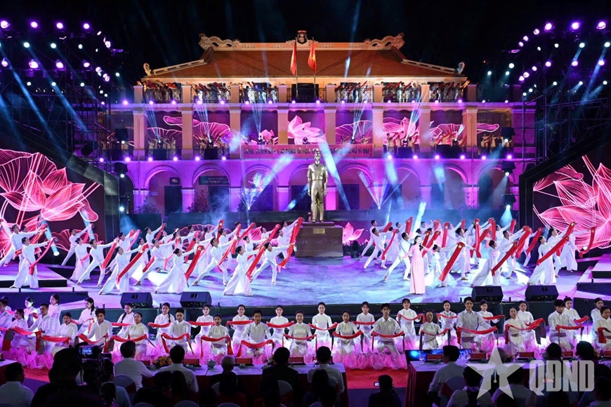 T%u1ED5ng Bí th%u01B0 Tô Lâm d%u1EF1 Ch%u01B0%u01A1ng trình c%u1EA7u truy%u1EC1n hình