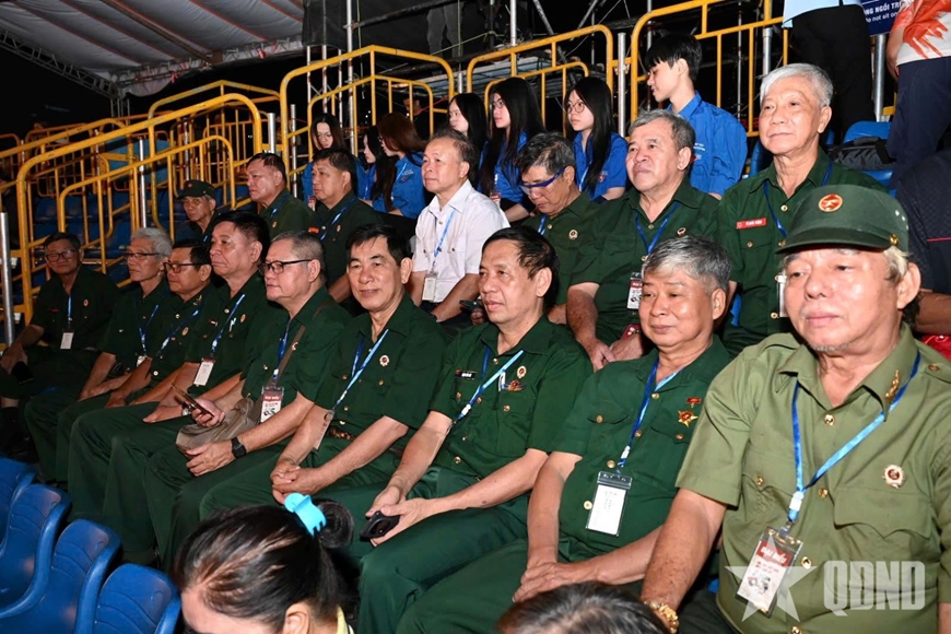 T%u1ED5ng Bí th%u01B0 Tô Lâm d%u1EF1 Ch%u01B0%u01A1ng trình c%u1EA7u truy%u1EC1n hình