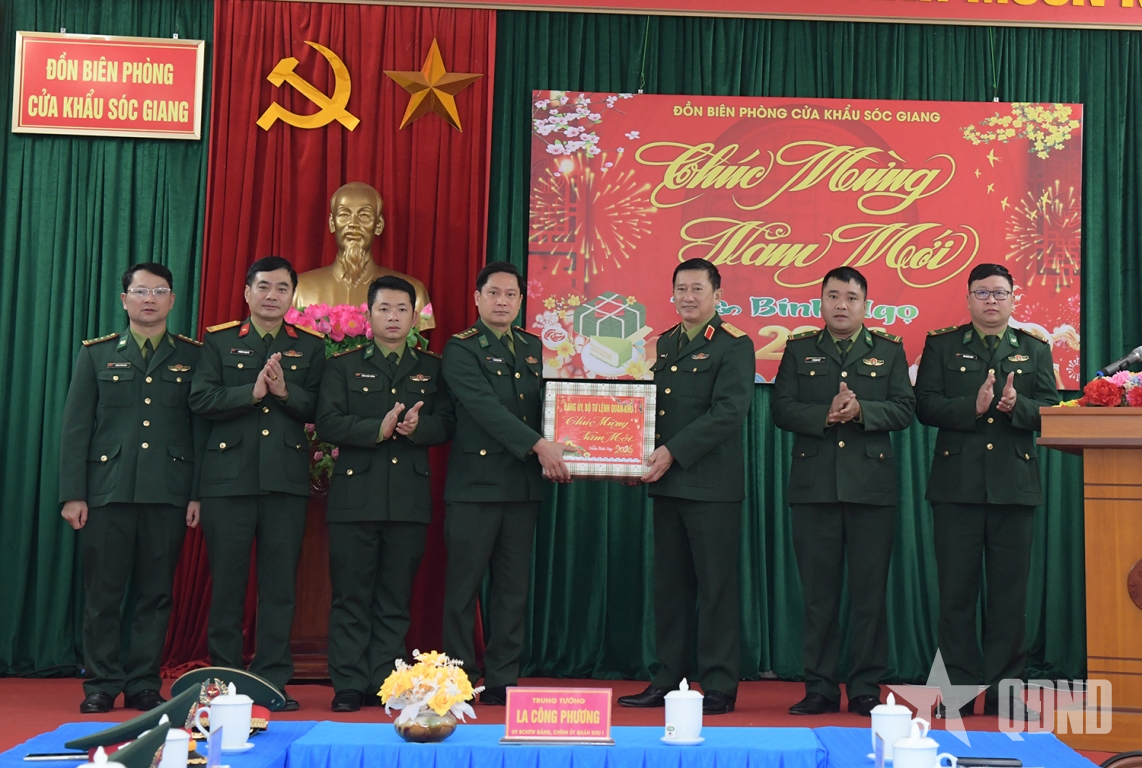 Quân khu 1 thăm, chúc Tết nhân dân và các cơ quan, đơn vị, địa phương trên địa bàn tỉnh Cao Bằng