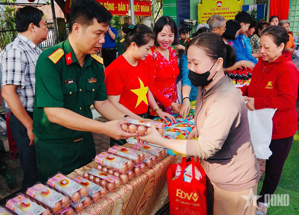 “Xuân đoàn kết, Tết nhân ái” thắm tình quân dân