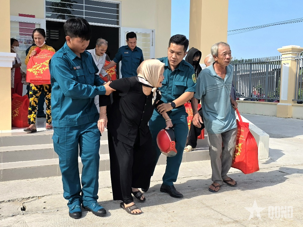 Cần Thơ: Đa dạng hoạt động gắn kết nghĩa tình trong chương trình Tết quân dân