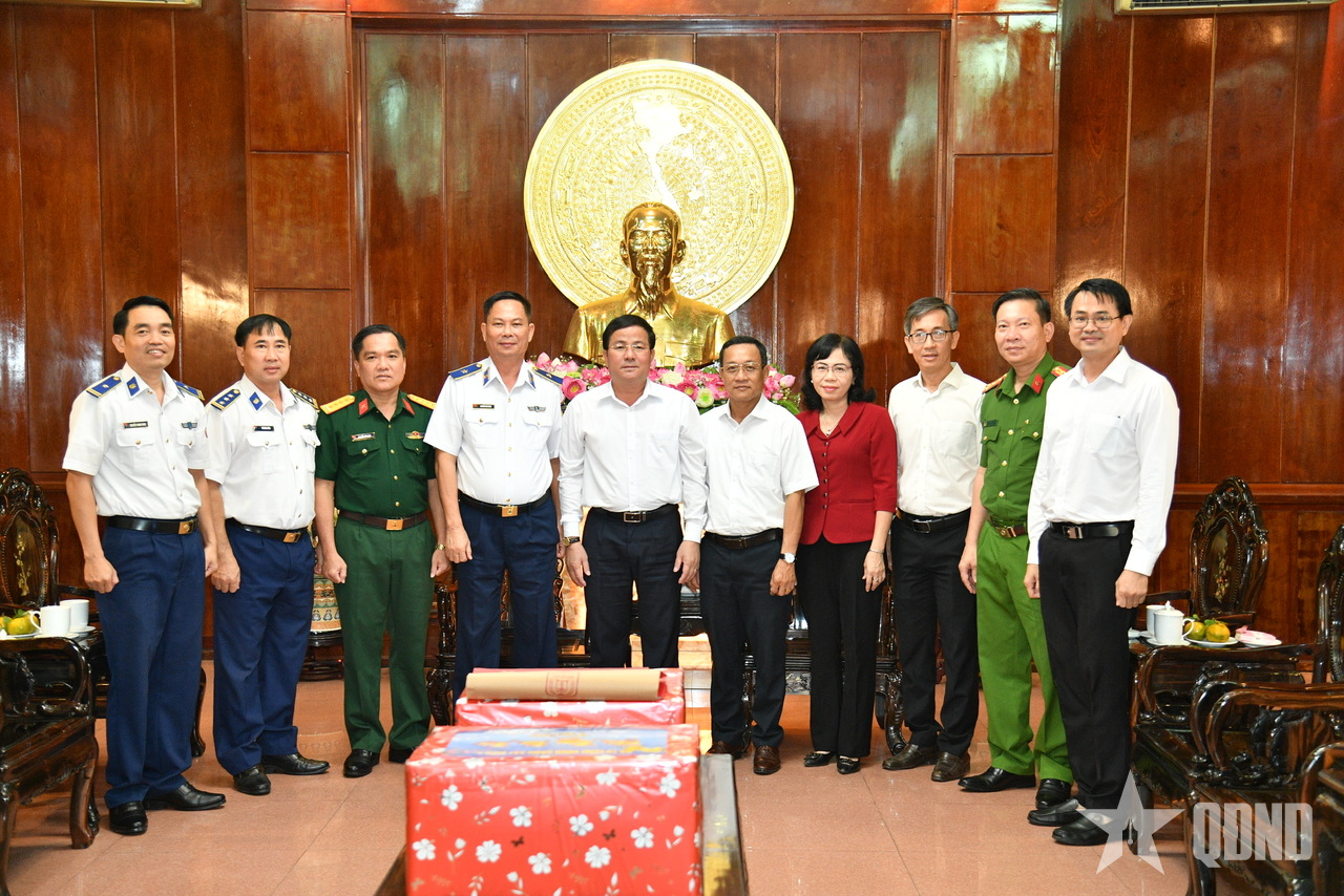 Vùng Cảnh sát biển 4 đóng góp tích cực trong sự nghiệp bảo vệ chủ quyền biển, đảo