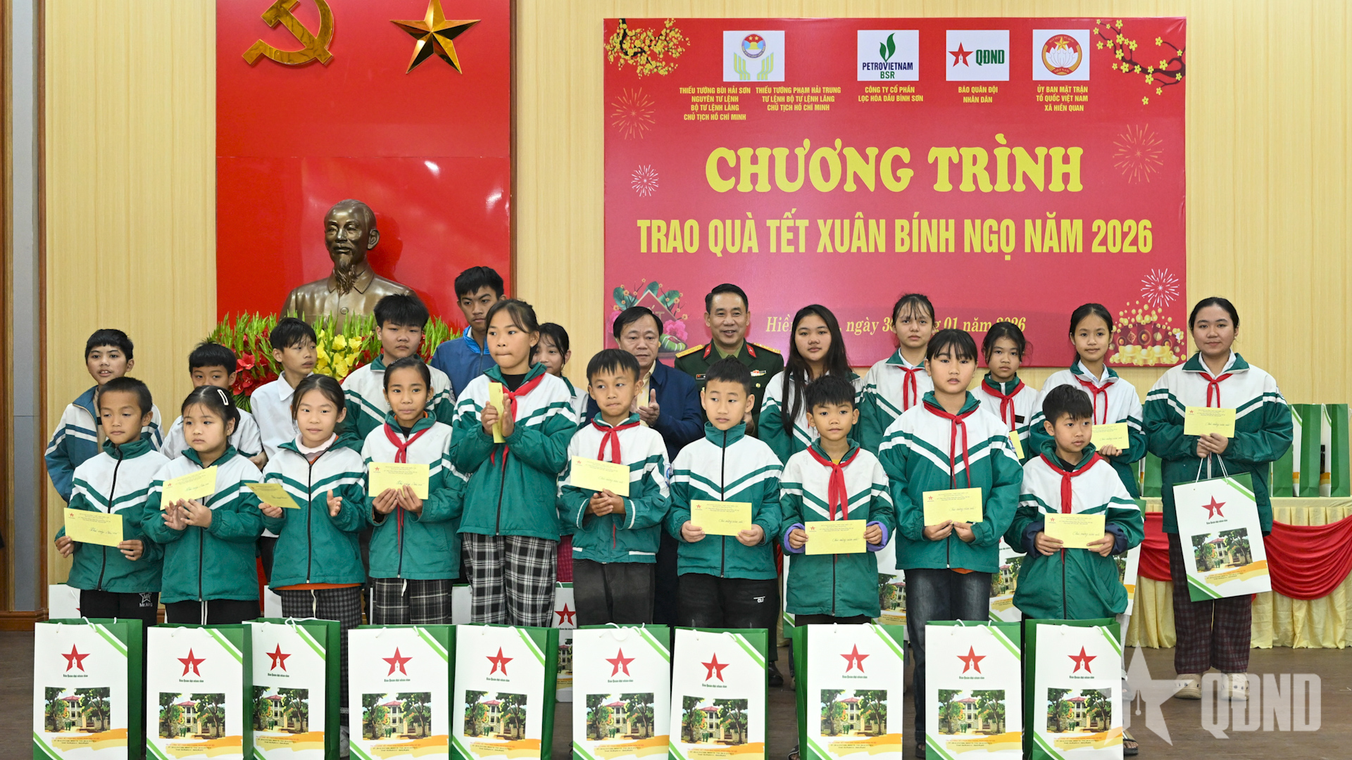 Tết nghĩa tình trên quê hương Hiền Quan