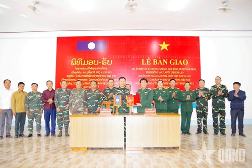 Quân khu 2 bàn giao công trình tại Phongsaly (Lào)